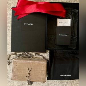 Saint Laurent Kate Small Tassel In Crocodile-embossed Leather Beige